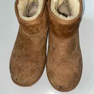 Used Ugg Boot’s - Size 6.5 in boys